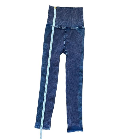 NEW FREE PEOPLE STONE WASH BLUE ULTRA HIGH RISE 7/8 RUNS LEGGINGS SZ:XS/S NWOT - Picture 2 of 9